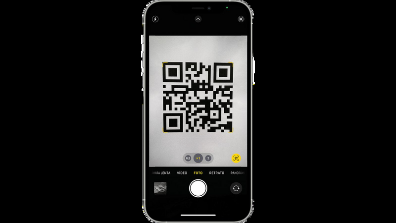 Escaneo del código QR de una factura electrónica